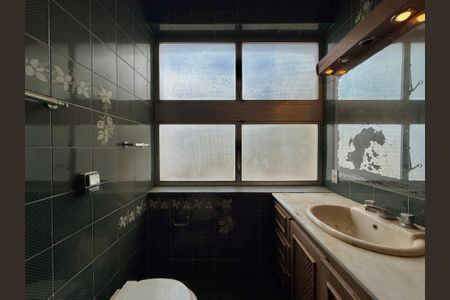 Casa à venda com 491m², 4 quartos e 6 vagas Casa à venda com 491m², 4 quartos e 6 vagasBanheiro Suíte 1