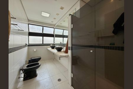 Casa à venda com 491m², 4 quartos e 6 vagas Casa à venda com 491m², 4 quartos e 6 vagasBanheiro Social