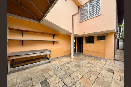 Casa à venda com 491m², 4 quartos e 6 vagas Casa à venda com 491m², 4 quartos e 6 vagasQuintal de Serviço