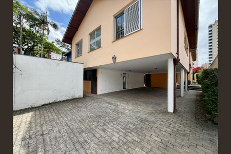 Casa à venda com 491m², 4 quartos e 6 vagas Casa à venda com 491m², 4 quartos e 6 vagasGaragem