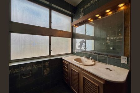 Casa à venda com 491m², 4 quartos e 6 vagas Casa à venda com 491m², 4 quartos e 6 vagasBanheiro Suíte 1