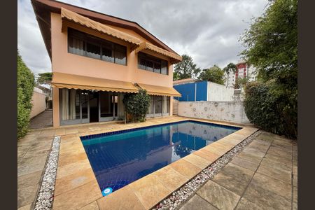 Casa à venda com 491m², 4 quartos e 6 vagas Casa à venda com 491m², 4 quartos e 6 vagasPiscina