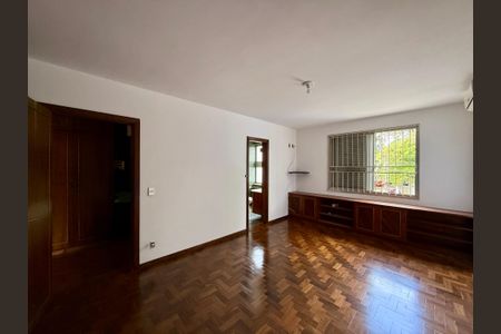 Casa à venda com 491m², 4 quartos e 6 vagas Casa à venda com 491m², 4 quartos e 6 vagasSuíte 1