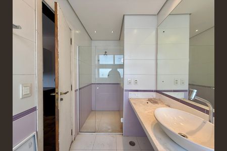Casa à venda com 491m², 4 quartos e 6 vagas Casa à venda com 491m², 4 quartos e 6 vagasBanheiro Suíte 2