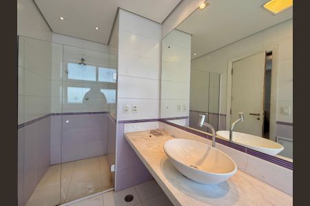 Casa à venda com 491m², 4 quartos e 6 vagas Casa à venda com 491m², 4 quartos e 6 vagasBanheiro Suíte 2