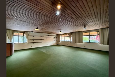 Casa à venda com 491m², 4 quartos e 6 vagas Casa à venda com 491m², 4 quartos e 6 vagasSalão Superior