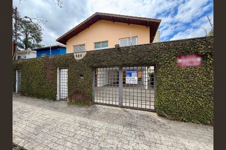 Casa à venda com 491m², 4 quartos e 6 vagas Casa à venda com 491m², 4 quartos e 6 vagasFachada