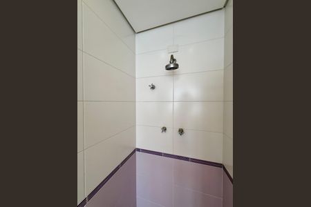 Casa à venda com 491m², 4 quartos e 6 vagas Casa à venda com 491m², 4 quartos e 6 vagasBanheiro Suíte 2