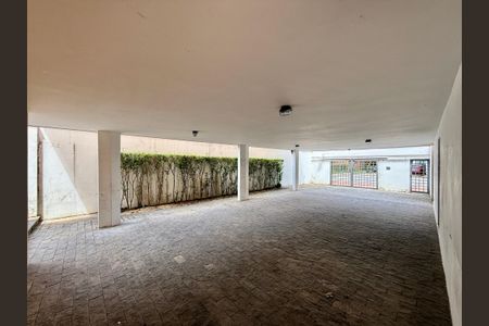 Casa à venda com 491m², 4 quartos e 6 vagas Casa à venda com 491m², 4 quartos e 6 vagasGaragem