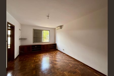 Casa à venda com 491m², 4 quartos e 6 vagas Casa à venda com 491m², 4 quartos e 6 vagasSuíte 1