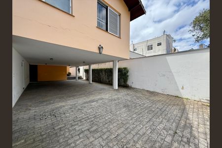 Casa à venda com 491m², 4 quartos e 6 vagas Casa à venda com 491m², 4 quartos e 6 vagasGaragem