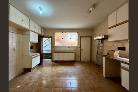Casa à venda com 491m², 4 quartos e 6 vagas Casa à venda com 491m², 4 quartos e 6 vagasCozinha