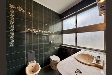 Casa à venda com 491m², 4 quartos e 6 vagas Casa à venda com 491m², 4 quartos e 6 vagasBanheiro Suíte 1