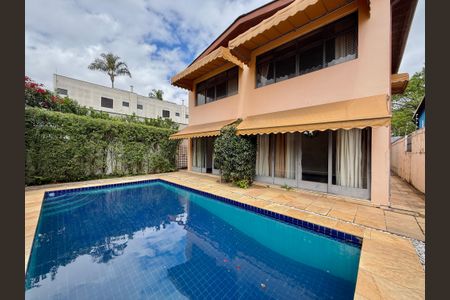 Casa à venda com 491m², 4 quartos e 6 vagas Casa à venda com 491m², 4 quartos e 6 vagasPiscina