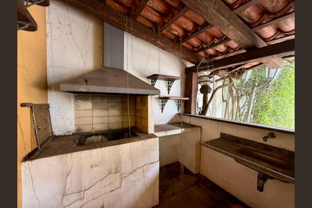 Casa à venda com 491m², 4 quartos e 6 vagas Casa à venda com 491m², 4 quartos e 6 vagasChurrasqueira