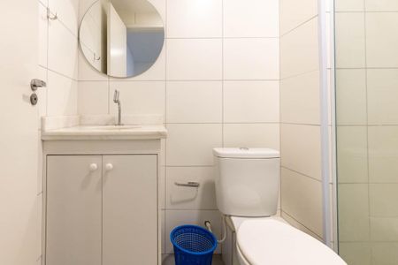 Banheiro de kitnet/studio para alugar com 1 quarto, 26m² em República, São Paulo