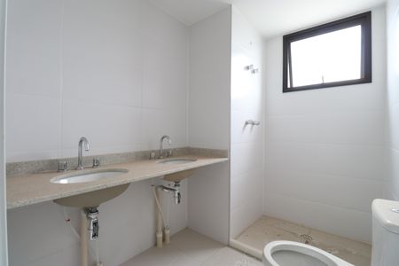 Apartamento à venda com 220m², 4 quartos e 4 vagasBanheiro da Suíte 2