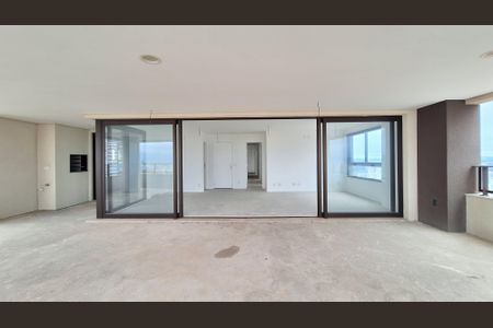 Apartamento à venda com 220m², 4 quartos e 4 vagas Apartamento à venda com 220m², 4 quartos e 4 vagasVaranda