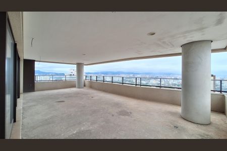 Apartamento à venda com 220m², 4 quartos e 4 vagas Apartamento à venda com 220m², 4 quartos e 4 vagasVaranda