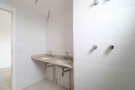 Apartamento à venda com 220m², 4 quartos e 4 vagasBanheiro da Suíte 2