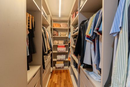 Apartamento à venda com 163m², 3 quartos e 1 vaga Apartamento à venda com 163m², 3 quartos e 1 vagaCloset da suíte 1