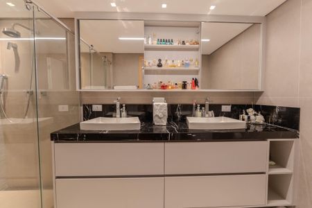 Apartamento à venda com 163m², 3 quartos e 1 vaga Apartamento à venda com 163m², 3 quartos e 1 vagaBanheiro da Suíte 1
