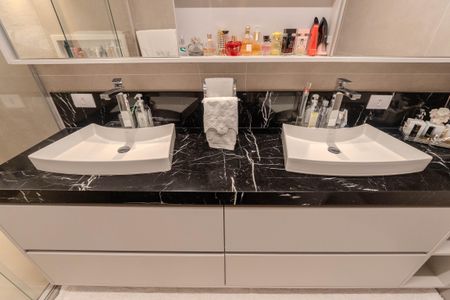 Apartamento à venda com 163m², 3 quartos e 1 vaga Apartamento à venda com 163m², 3 quartos e 1 vagaBanheiro da Suíte 1