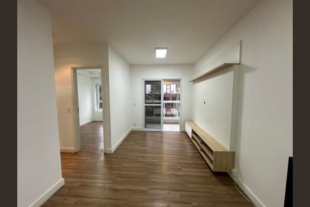 Sala de apartamento para alugar com 2 quartos, 67m² em Empresarial 18 do Forte, Barueri