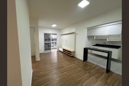 Sala de apartamento para alugar com 2 quartos, 67m² em Empresarial 18 do Forte, Barueri