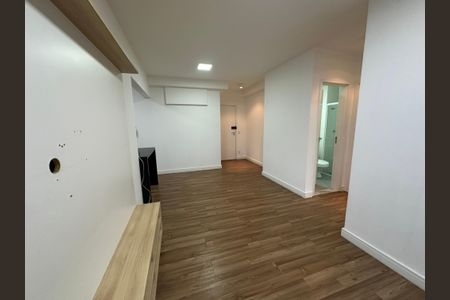 Sala de apartamento para alugar com 2 quartos, 67m² em Empresarial 18 do Forte, Barueri