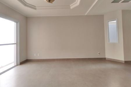 Casa de condomínio à venda com 334m², 4 quartos e 4 vagas Casa de condomínio à venda com 334m², 4 quartos e 4 vagasSala de TV