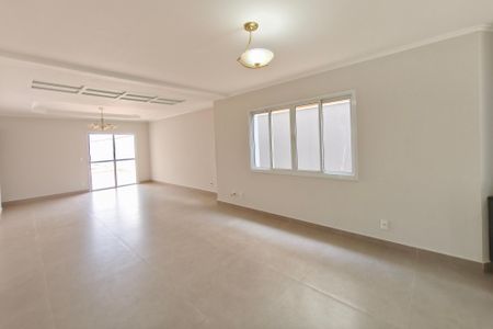 Casa de condomínio à venda com 334m², 4 quartos e 4 vagas Casa de condomínio à venda com 334m², 4 quartos e 4 vagasSala de Jantar