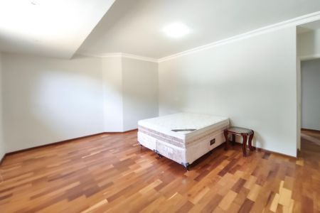 Casa de condomínio à venda com 334m², 4 quartos e 4 vagas Casa de condomínio à venda com 334m², 4 quartos e 4 vagasSuíte