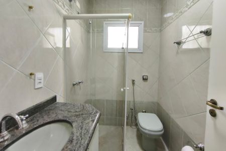 Casa de condomínio à venda com 334m², 4 quartos e 4 vagas Casa de condomínio à venda com 334m², 4 quartos e 4 vagasBanheiro da Suíte 2