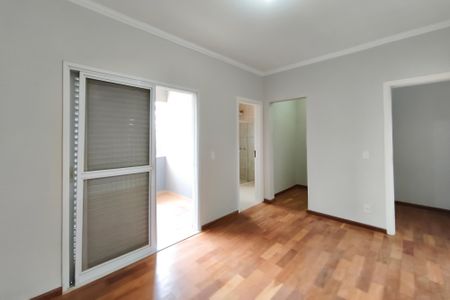 Casa de condomínio à venda com 334m², 4 quartos e 4 vagas Casa de condomínio à venda com 334m², 4 quartos e 4 vagasSuíte 3