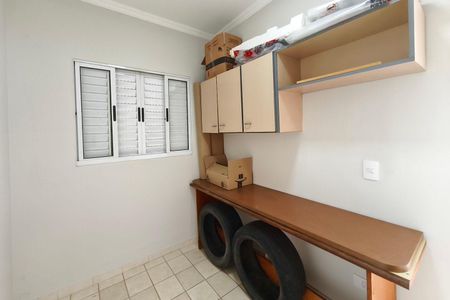 Casa de condomínio à venda com 334m², 4 quartos e 4 vagas Casa de condomínio à venda com 334m², 4 quartos e 4 vagasQuarto de Serviço