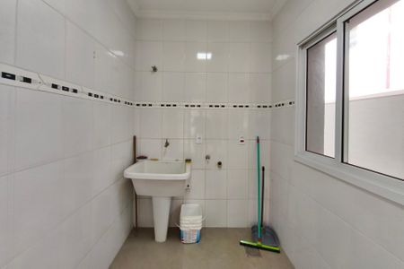 Casa de condomínio à venda com 334m², 4 quartos e 4 vagas Casa de condomínio à venda com 334m², 4 quartos e 4 vagasÁrea de Serviço