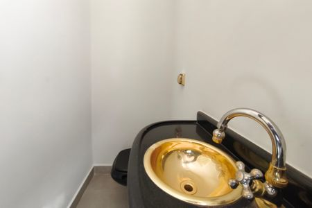 Casa de condomínio à venda com 334m², 4 quartos e 4 vagas Casa de condomínio à venda com 334m², 4 quartos e 4 vagasLavabo