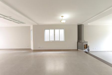 Casa de condomínio à venda com 334m², 4 quartos e 4 vagas Casa de condomínio à venda com 334m², 4 quartos e 4 vagasSala de Jantar