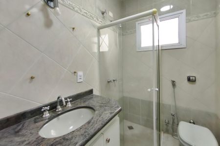 Casa de condomínio à venda com 334m², 4 quartos e 4 vagas Casa de condomínio à venda com 334m², 4 quartos e 4 vagasBanheiro da Suíte 2