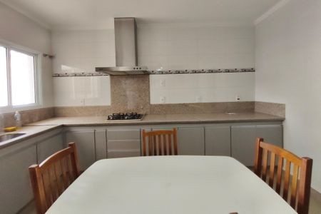 Casa de condomínio à venda com 334m², 4 quartos e 4 vagas Casa de condomínio à venda com 334m², 4 quartos e 4 vagasCozinha