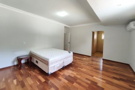 Casa de condomínio à venda com 334m², 4 quartos e 4 vagas Casa de condomínio à venda com 334m², 4 quartos e 4 vagasSuíte