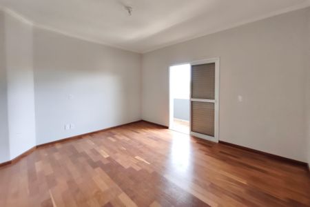 Casa de condomínio à venda com 334m², 4 quartos e 4 vagas Casa de condomínio à venda com 334m², 4 quartos e 4 vagasSuíte 2