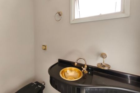 Casa de condomínio à venda com 334m², 4 quartos e 4 vagas Casa de condomínio à venda com 334m², 4 quartos e 4 vagasLavabo