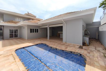 Casa de condomínio à venda com 334m², 4 quartos e 4 vagas Casa de condomínio à venda com 334m², 4 quartos e 4 vagasQuintal - Piscina