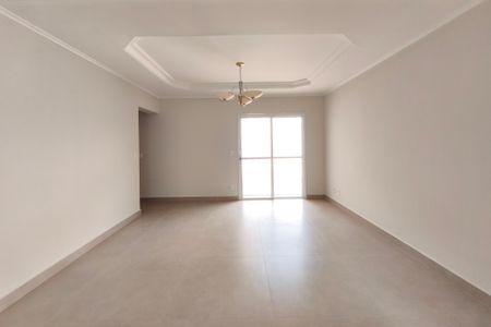 Casa de condomínio à venda com 334m², 4 quartos e 4 vagas Casa de condomínio à venda com 334m², 4 quartos e 4 vagasSala de TV