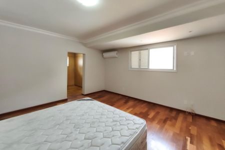 Casa de condomínio à venda com 334m², 4 quartos e 4 vagas Casa de condomínio à venda com 334m², 4 quartos e 4 vagasSuíte