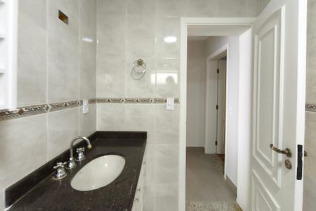 Casa de condomínio à venda com 334m², 4 quartos e 4 vagas Casa de condomínio à venda com 334m², 4 quartos e 4 vagasv