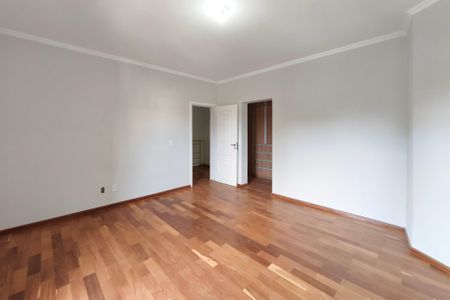 Casa de condomínio à venda com 334m², 4 quartos e 4 vagas Casa de condomínio à venda com 334m², 4 quartos e 4 vagasSuíte 2