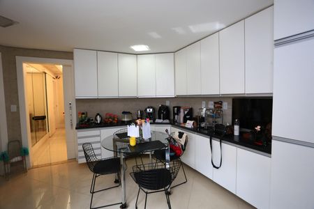 Apartamento à venda com 127m², 3 quartos e 2 vagas Apartamento à venda com 127m², 3 quartos e 2 vagasCozinha